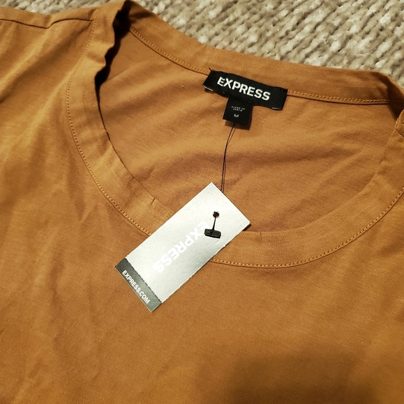 Express Skimming Twist Front Muscle Tank - Picture 4 of 4